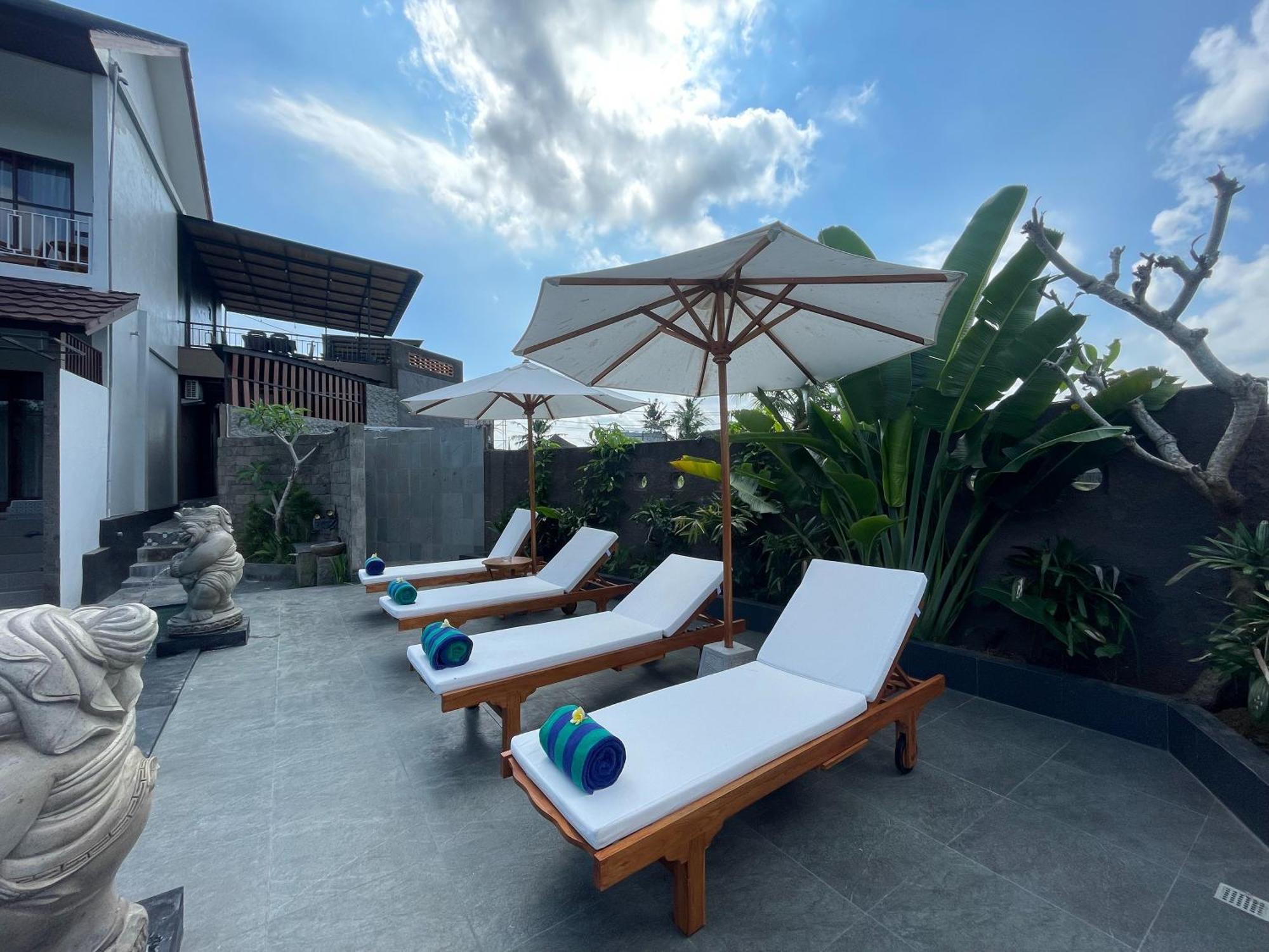 Nivaluma Hotel Ubud Exterior foto